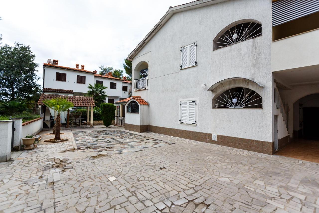 Apartmani Mili Malinska Kültér fotó