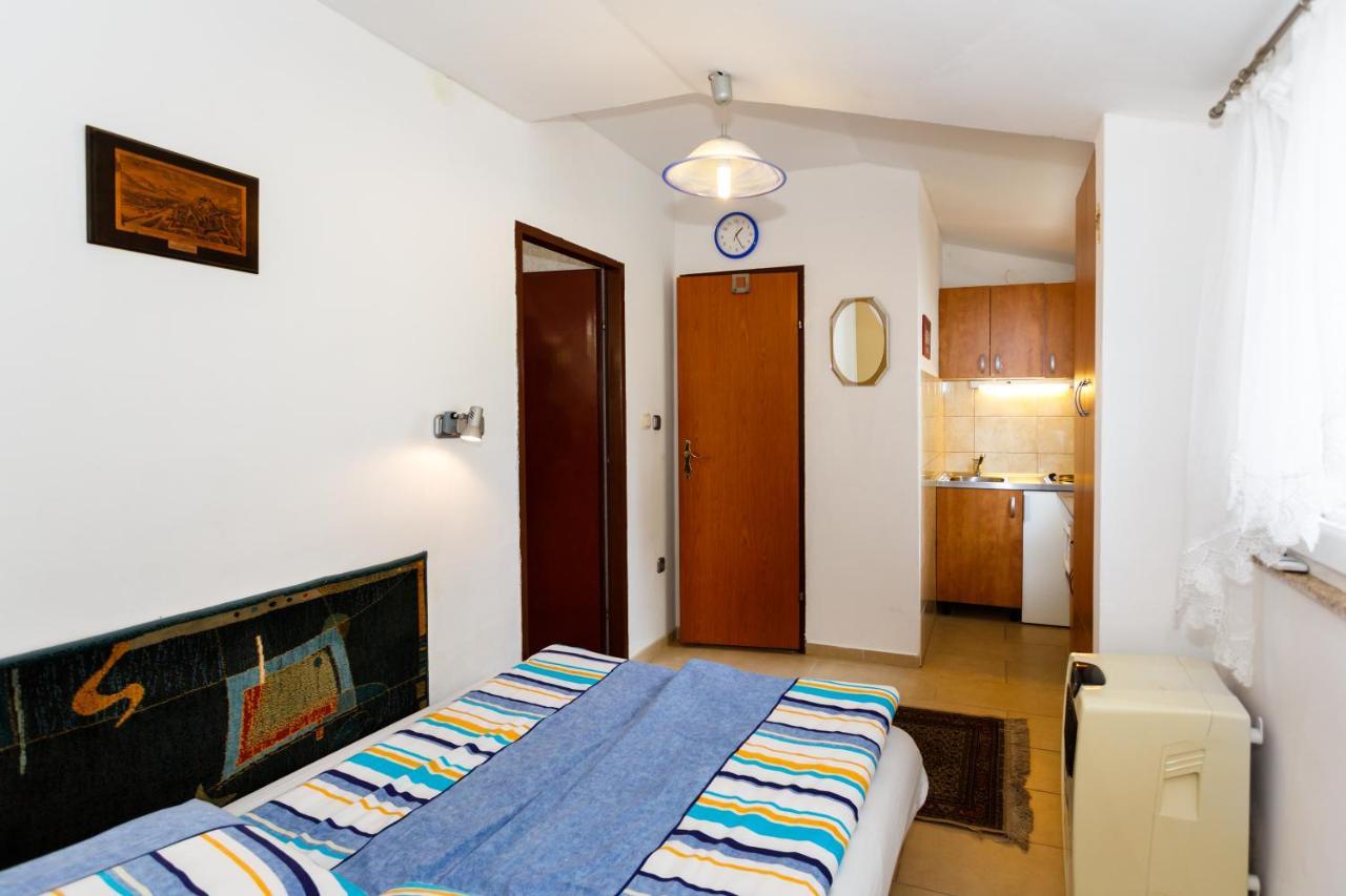 Apartmani Mili Malinska Kültér fotó