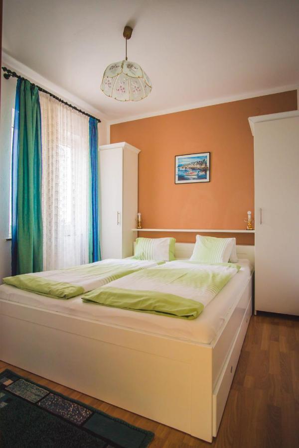 Apartmani Mili Malinska Kültér fotó